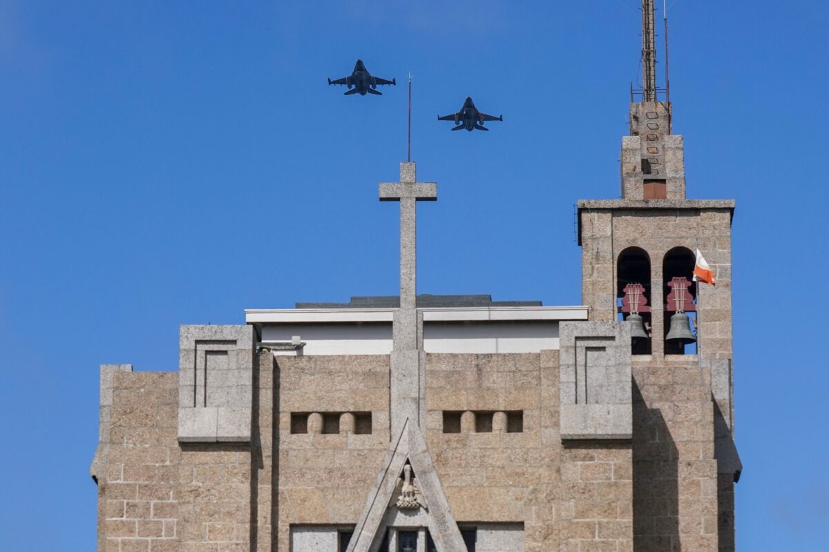 aviadores - gago coutinho - sacadura cabral - travessia aérea - atlântico sul - homenagem - guimarães - 100 anos