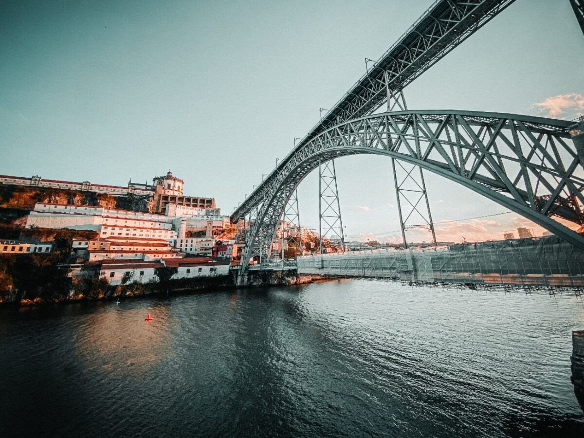 porto - ponte d. luís - vila nova de gaia - turismo - habitação - aluguer - arrendamento - habitação - alojamento local - arrendamento - prédio - imobiliário - prédios - plano diretor municipal - habitantes - habitação - mobilidade - gestão - guestready - rui moreira