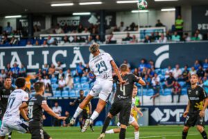 jhonder cádiz - golo - cabeceamento - jogo - fc famalicão - golo - sporting farense 02092023